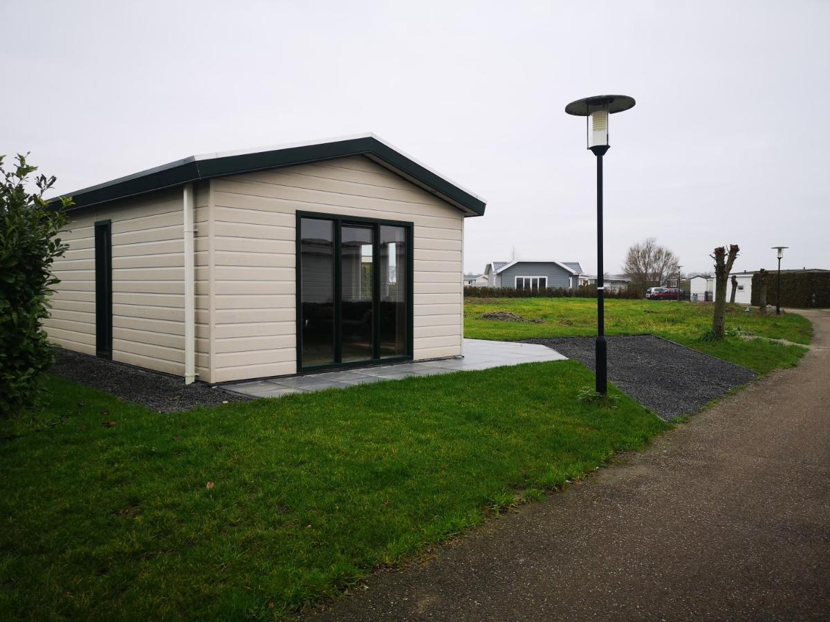 Gezellig Chalet Met Eigen Parkeerplaats, Park In Aanbouw, Geen Wi Fi Villa Molenschot ภายนอก รูปภาพ